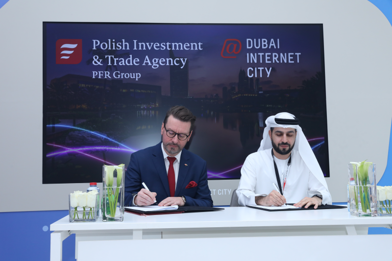 Po stronie PAIH porozumienie w imieniu Zarządu podpisał Maciej Białko, Kierownik Zagranicznego Biura Handlowego w Dubaju, po stronie TECOM Ammar Al Malik, Excecutive Vice President.