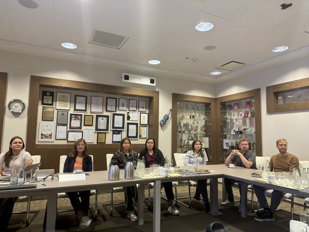 PBA_Stypendyści z wizytą studyjną w siedzibie Dr Irena Eris