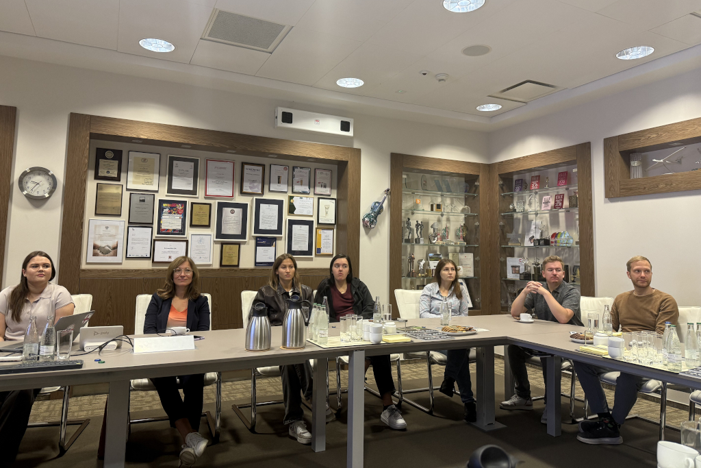 PBA_Stypendyści z wizytą studyjną w siedzibie Dr Irena Eris